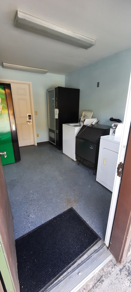Americas Best Value Inn Salmon - photo 13