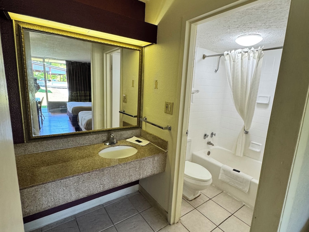 Budgetel Inn Phenix City - photo 34