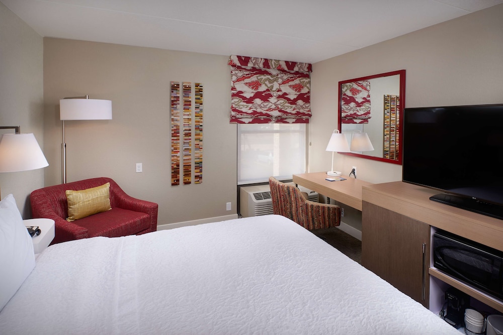 Hampton Inn & Suites Phoenix Scottsdale on Shea Boulevard - photo 17