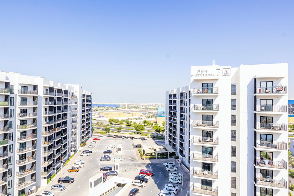 Bloomfields Formula 1BR Water Edge — 4-Star Luxury Hotel in Abu Dhabi, United Arab Emirates