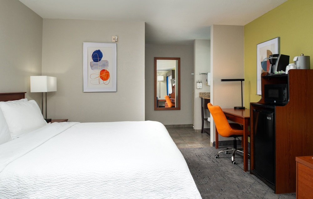 Holiday Inn Express Suites Farmington - photo 38