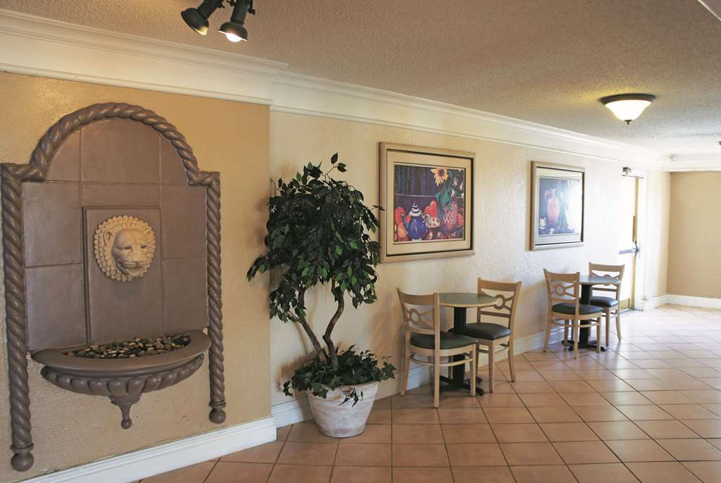 La Quinta Inn by Wyndham Clute Lake Jackson - photo 8