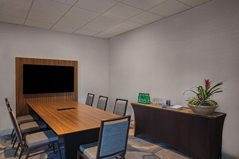 Sheraton Charlotte Airport Hotel - photo 36