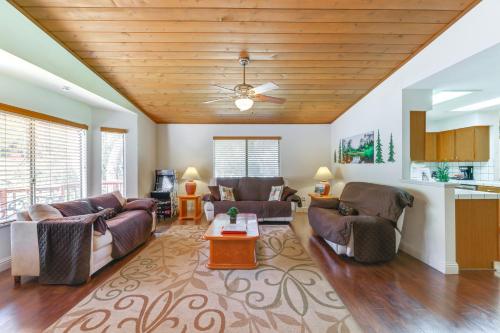 Mountain Paradise about 1 Mile to Pine Mountain Lake — 4-Star Luxury Hotel in Groveland, United States