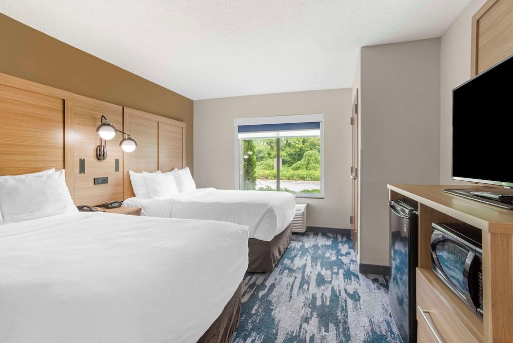 Comfort Suites At WestGate Mall - photo 13