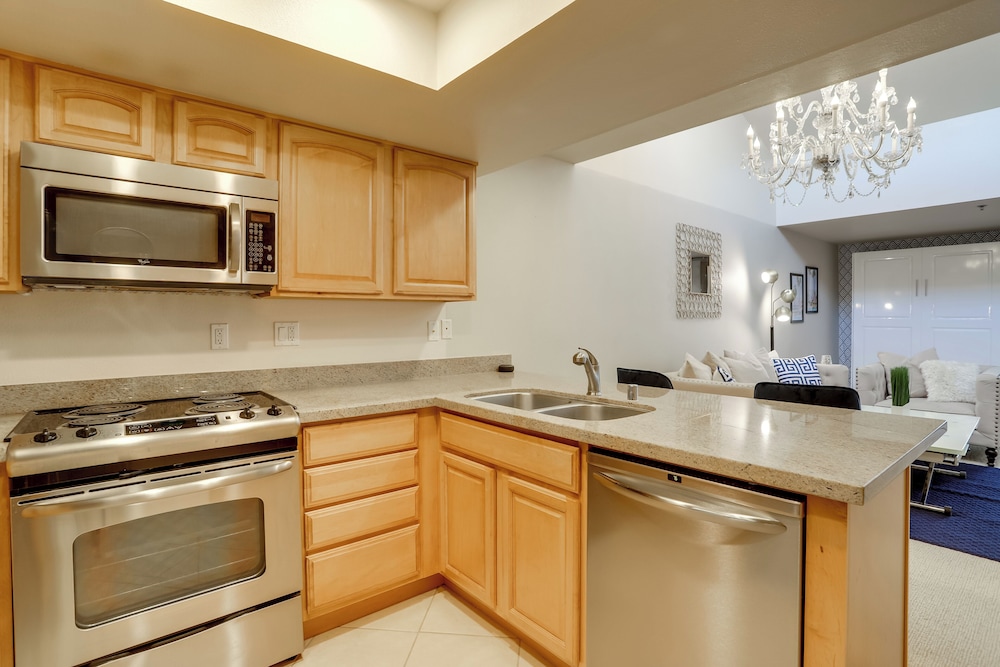 Resort Amenities: Updated Palm Springs Villa - photo 15