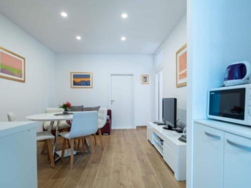 2 Bedroom Apartment With Terrace