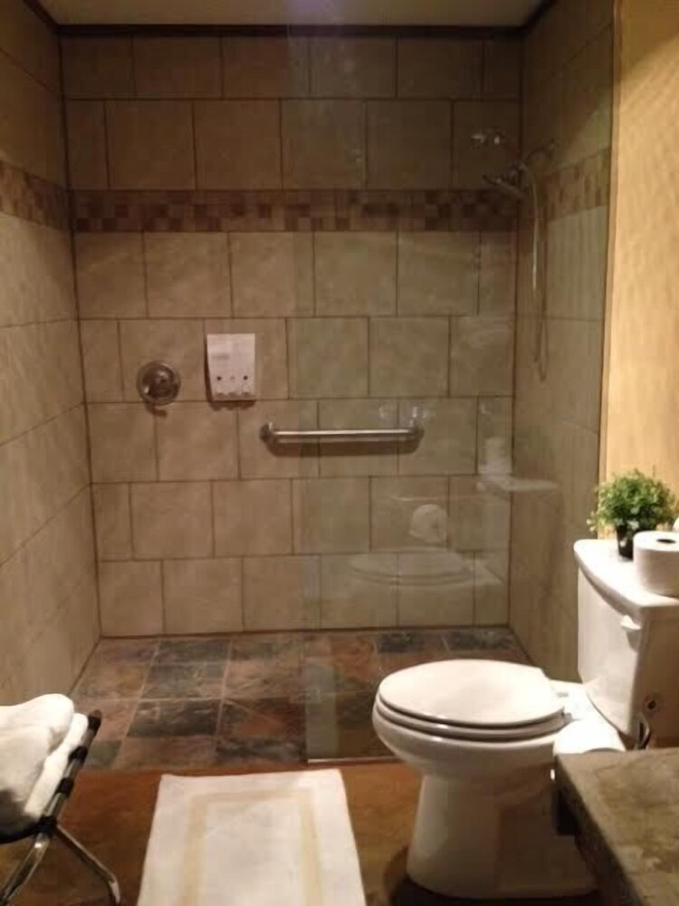 Hh Creek Inn - photo 12