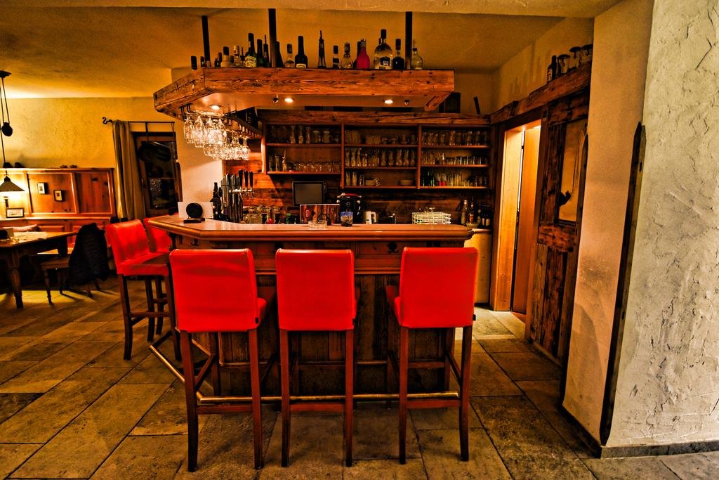 Hotel Pension Kreuzeck Appartements — hotel in Weissenbach Am Lech