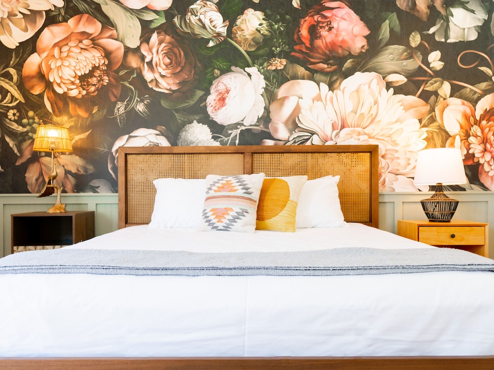 Fleur Noire Hotel 21 and Over - photo 10