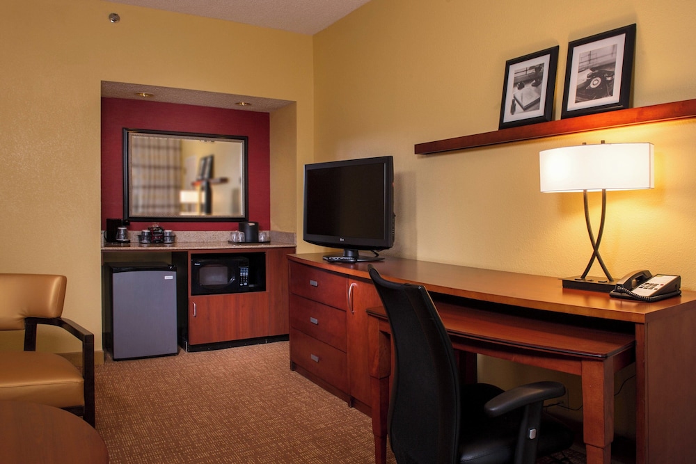Courtyard by Marriott Richmond West - photo 8