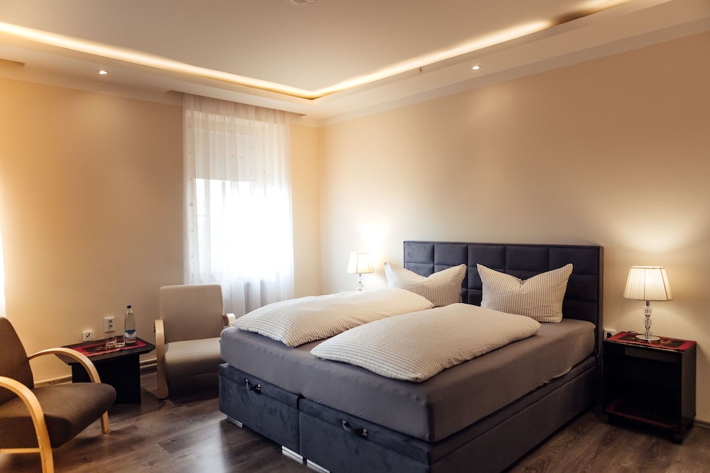 Hotel Und Restaurant Golden Village — Riesa