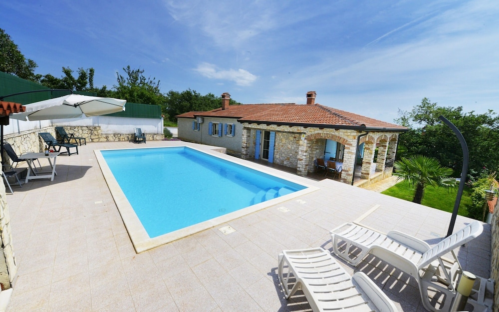 Villa Dany — 4-Star Luxury Hotel in Kastelir, Croatia