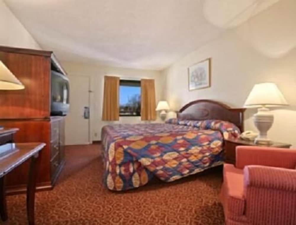 Park Hill Inn and Suites - photo 4