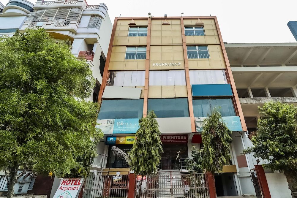Capital O 49024 Aryavart Hotel