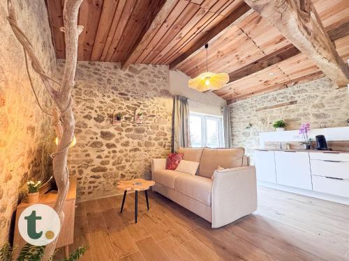 Tranquiloue Le Nid de Jeanelle 10 min du PuyduFou in Les Herbiers, France