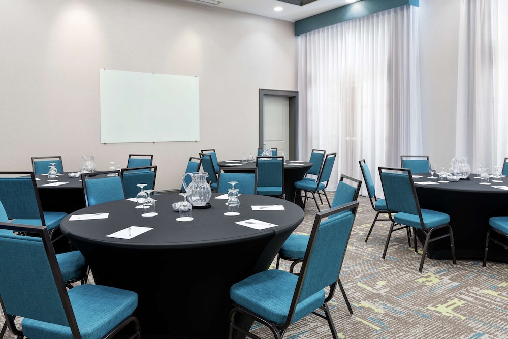 Hampton Inn & Suites Orlando Airport @ Gateway Village - photo 38