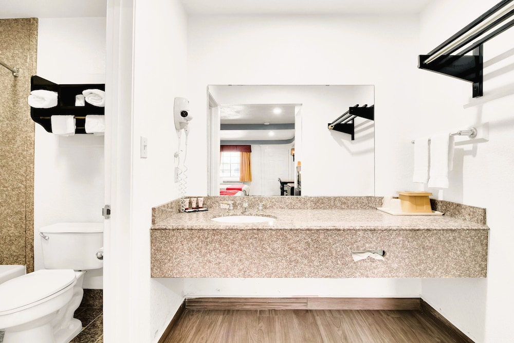 Three Rivers Executive Inn & Suites By OYO - photo 41