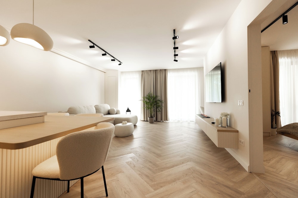 Nest Inn Bouclé Apartment — 4-Star Luxury Hotel in Baia Mare, Romania