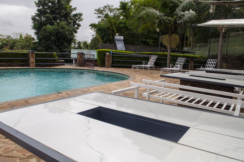 The Hilltop Guesthouse — 4-Star Luxury Hotel in Harare, Zimbabwe