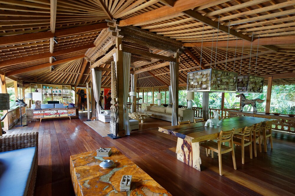 Cendana Villas 9Bedroom Private Pool — 4-Star Luxury Hotel in Kerobokan, Indonesia