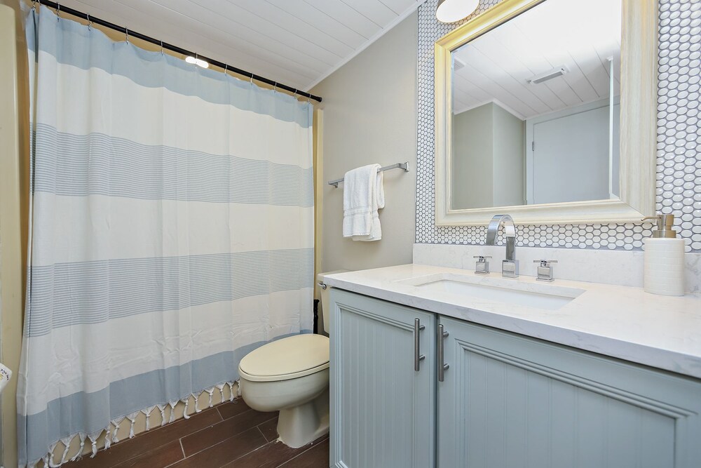 Edgewater Tower 2 105 1393775 2 Bedroom Condo - photo 25