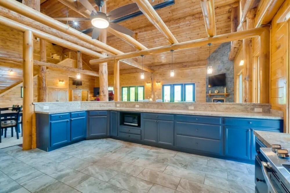 Sensational Views 4 Bedroom Cabin by Heavenly Views Resort - photo 12