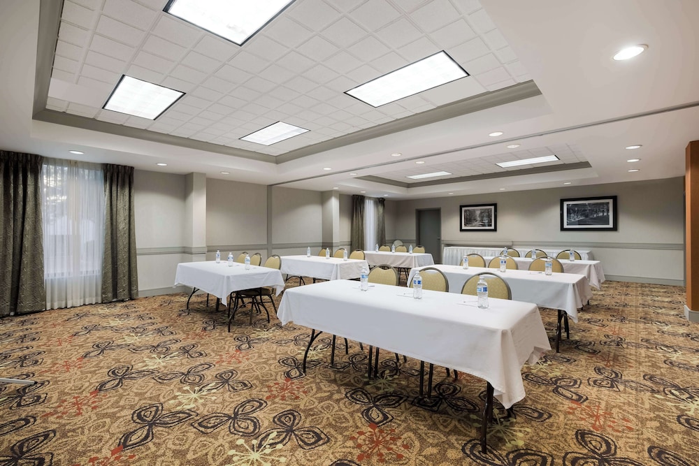 Hampton Inn McHenry - photo 43