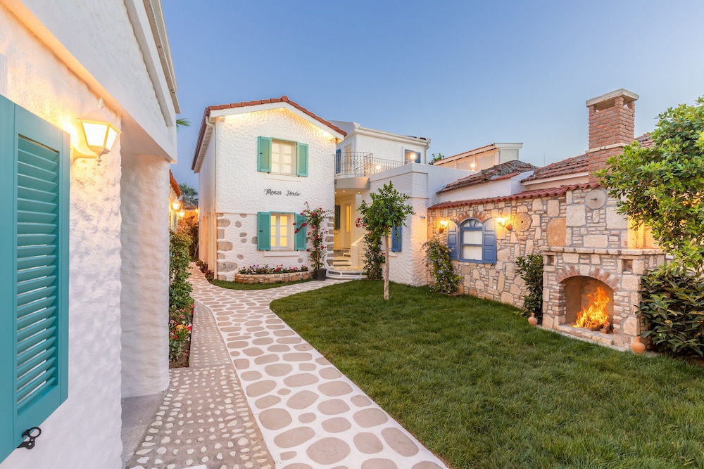 Monza House Otel in Seferihisar, Turkey