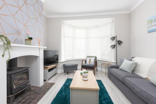 Charles Alexander Short Stay Ansdell House — 4-Star Luxury Hotel in Blackpool, United Kingdom
