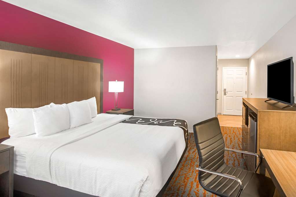 La Quinta Inn & Suites by Wyndham Fort Smith - photo 20