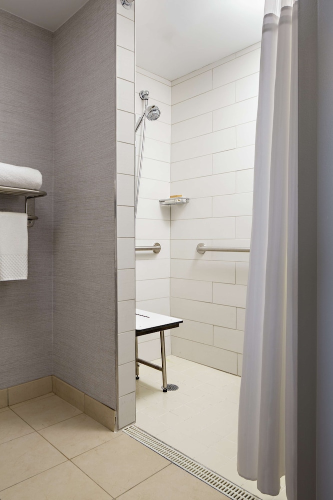 DoubleTree by Hilton Fairfield Hotel & Suites - photo 38