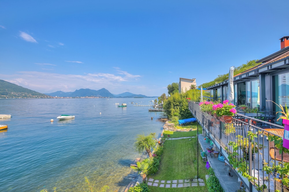 Red House Terrace Private Beach — 4-Star Luxury Hotel in Baveno, Italy