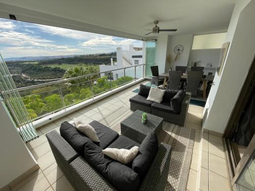 Superior apartment for golf sea and nature lovers — 4-Star Luxury Hotel in Casares, Spain
