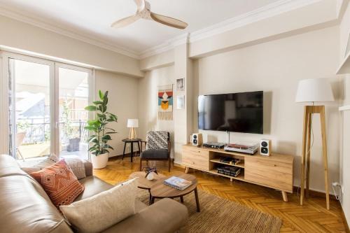 Modern Home W Balcony Near Kolonaki — 4-Star Luxury Hotel in Athens, Greece