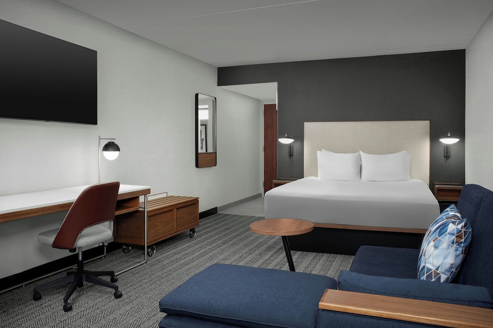 Courtyard by Marriott Bloomington - photo 8