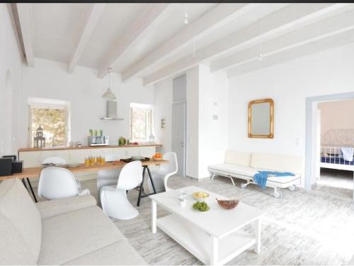 The Old House — 4-Star Luxury Hotel in Gaios, Greece
