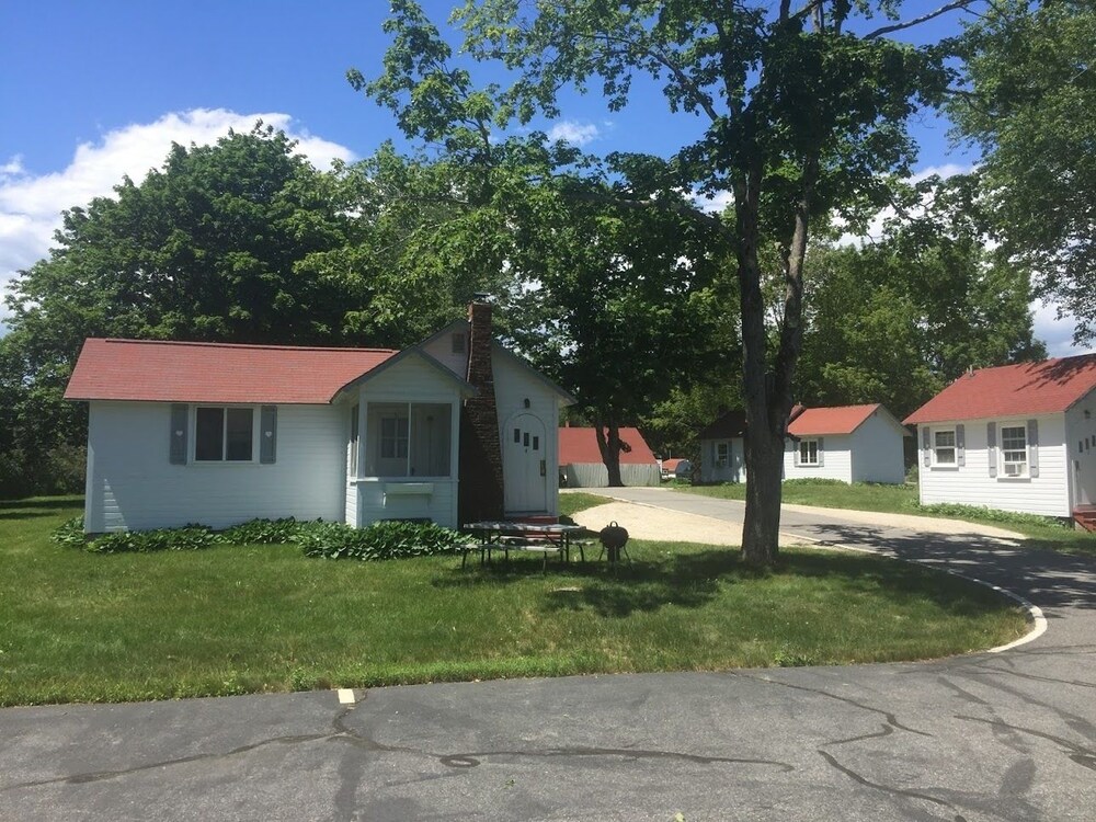 Eden Village Motel & Cottages - photo 12