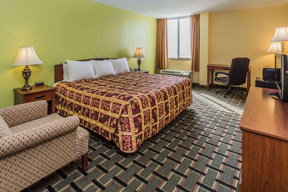 Days Hotel & Conference Center by Wyndham Danville - photo 23