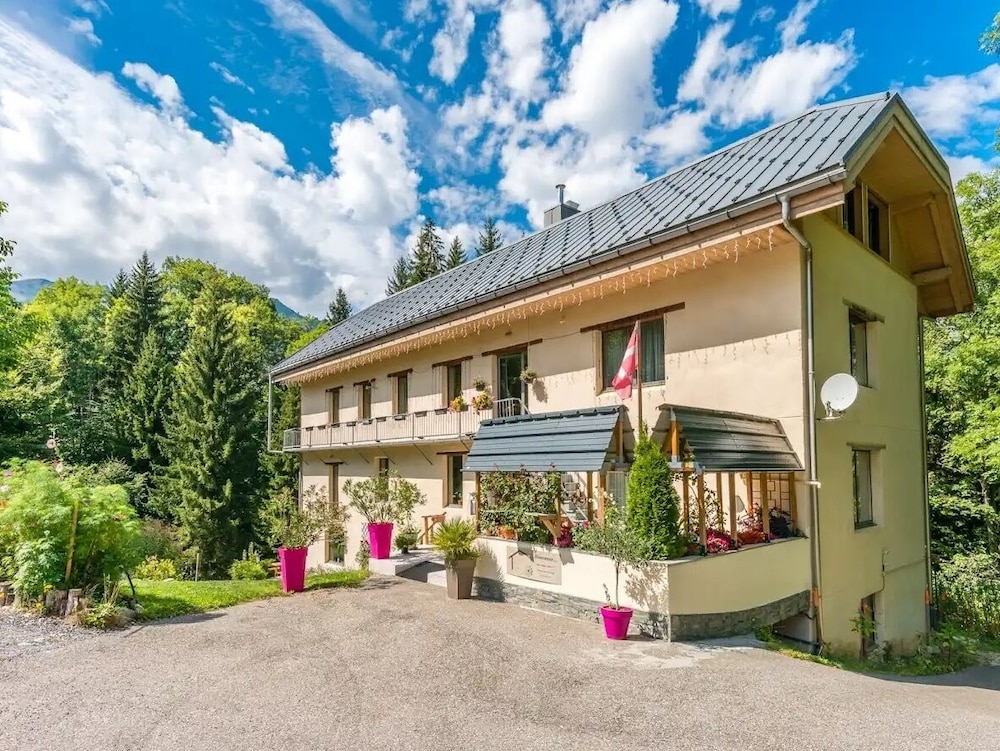 Le Moulin des Olirics — 4-Star Luxury Hotel in Sallanches, France