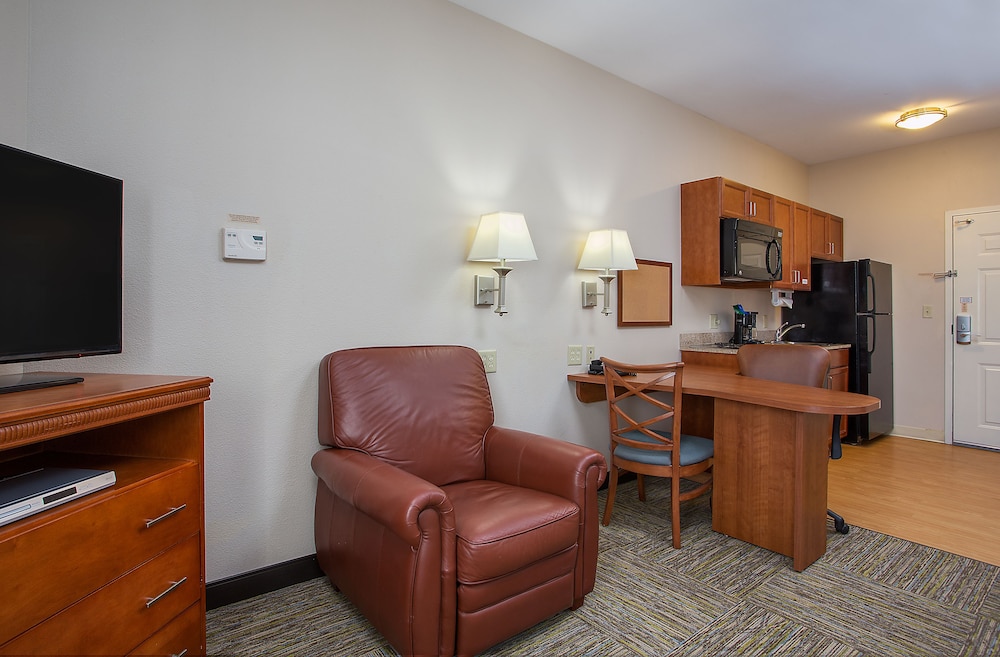 Candlewood Suites Tuscaloosa by IHG - photo 39