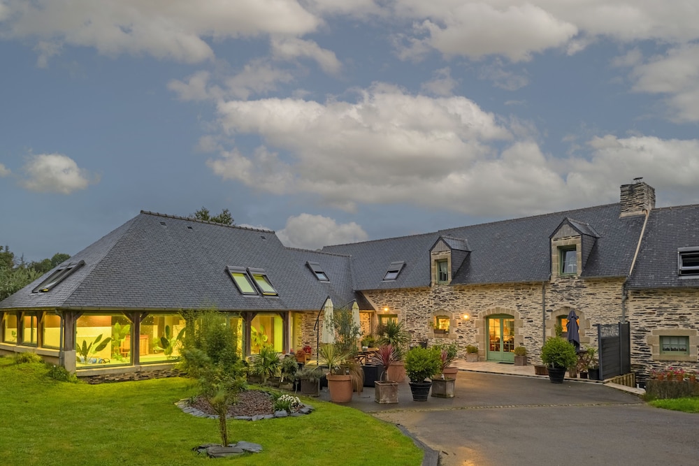 Les Pierres Bleues pet-friendly hotel Chateaulin
