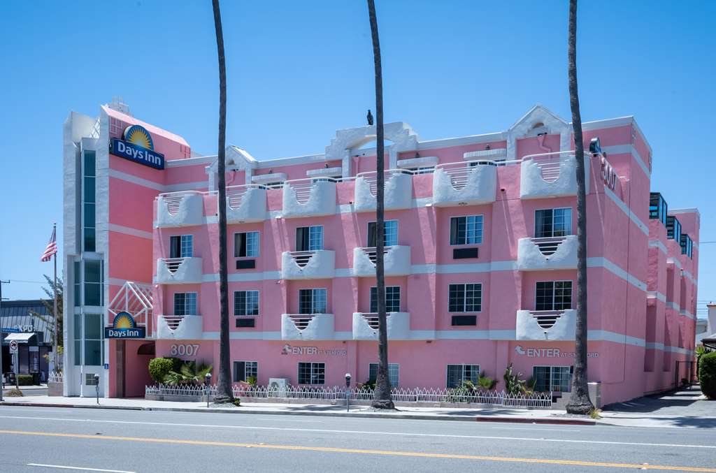 Days Inn by Wyndham Santa Monica - photo 4