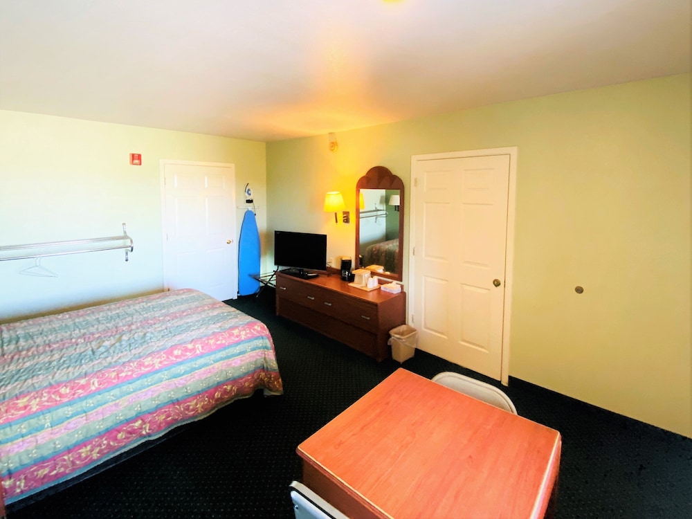 Pine Point Inn & Suites - photo 7