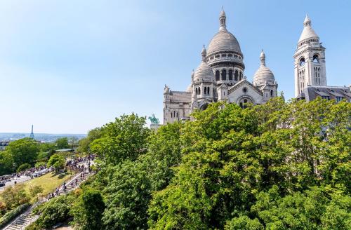 In front of The Sacre C ur 2 bedrooms with elevator
