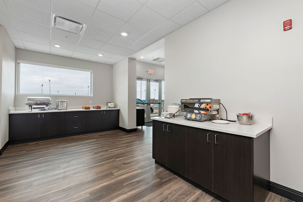 Holiday Inn Exp Parkville - photo 69