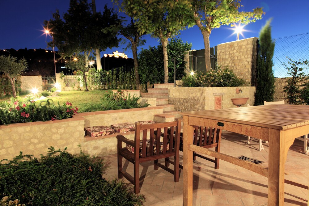 Le Case Antiche Il Casale dell'Arte — 4-Star Luxury Hotel in Verucchio, Italy