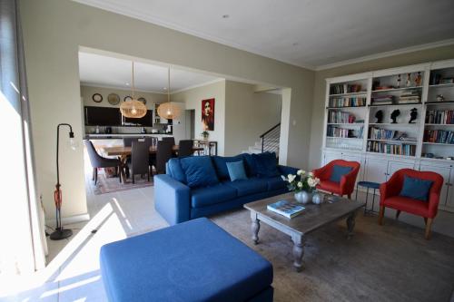 Family home views pets garden solar — 4-Star Luxury Hotel in Cape Town, South Africa