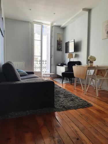 BDW T2 Avec Patio Place de la Bourse Quartier Saint Pierre - last minute hotel in Bordeaux
