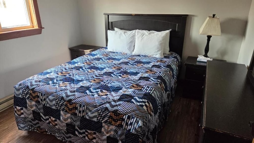 Chalets l'Acadien sur mer — hotel near Bathurst Airport